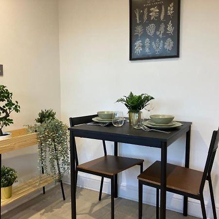 Appartement Magnificent Refurbished 1 Bed Flat Few Steps To High St ! - 4 East House à Epsom Extérieur photo