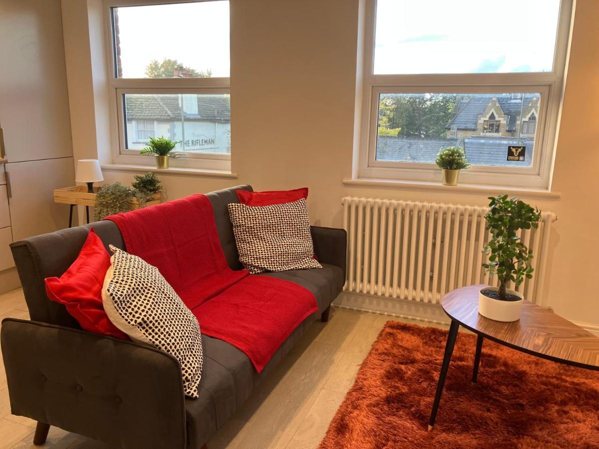 Appartement Magnificent Refurbished 1 Bed Flat Few Steps To High St ! - 4 East House à Epsom Extérieur photo