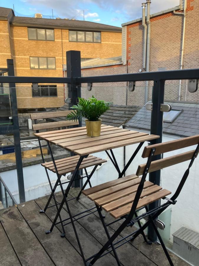 Appartement Magnificent Refurbished 1 Bed Flat Few Steps To High St ! - 4 East House à Epsom Extérieur photo